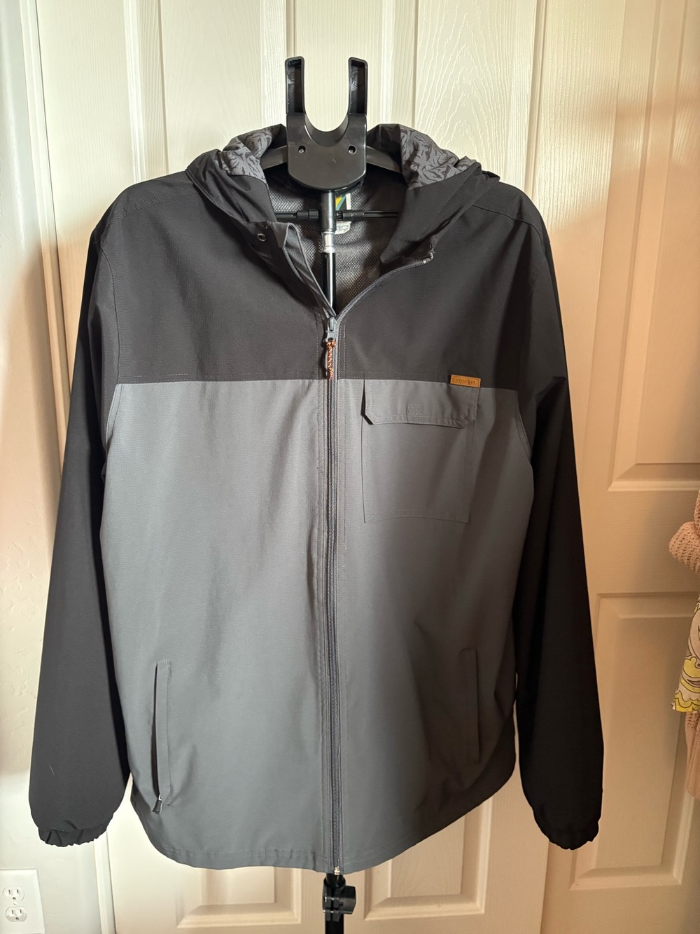 Voyager Men's Two-Tone Hooded Jacket - Gray/Black